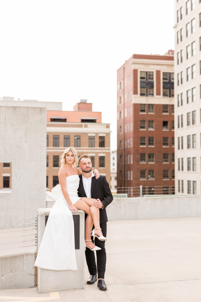 City style engagement photos with skyscrapers in the background