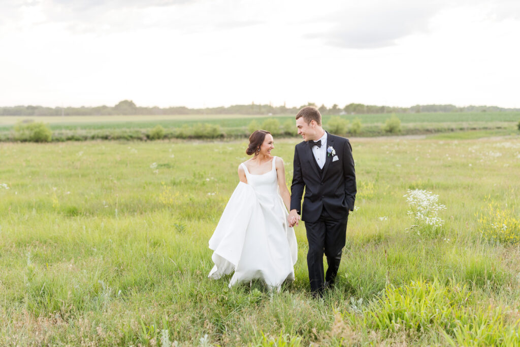 Romantic summer wedding photos in a field